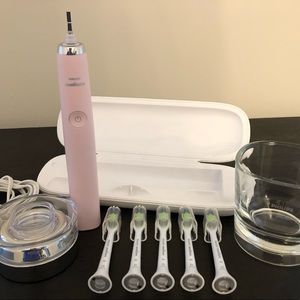 Phillips Sonicare Diamond electric toothbrush w/ 5 replacement heads